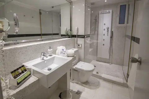 Polis Grand in Athene — foto 15