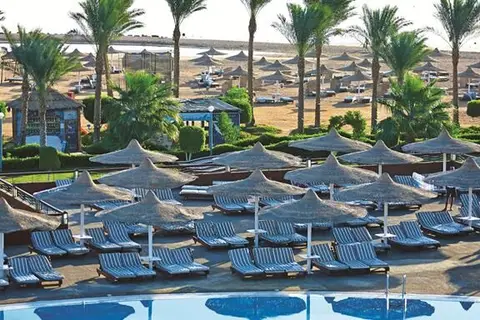 Coral Sea Holiday Resort & Aqua Park in طريق السلام