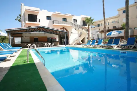 New York Plaza Hotel Apartments in Paphos — foto 29