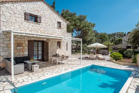 Boschetto Villas in Municipal Unit of Artemisia