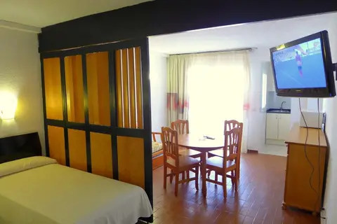 Alboran Apartments by Rentalmar in Salou — foto 14