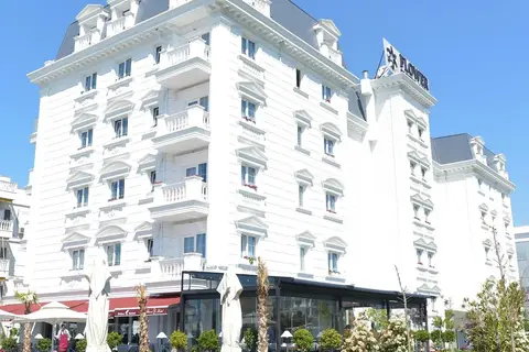 Flower Hotel in Golem