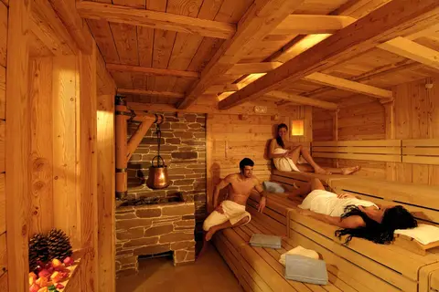 Tevini Dolomites Charming Hotel in Commezzadura — foto 100