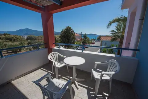 Zefiros Beach Hotel in Μυκάλη — foto 5