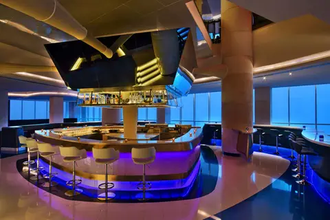 V Hotel Dubai Curio Collection by Hilton in دبي — foto 8