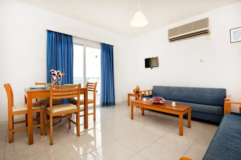 Sunny Hill Hotel Apartments in Paphos — foto 22