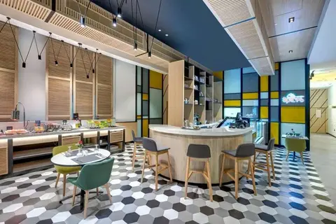 Al Khoory Courtyard Hotel in Dubai — foto 12