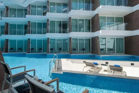 The Beachfront Hotel Phuket in ตำบลราไวย์ — foto 9
