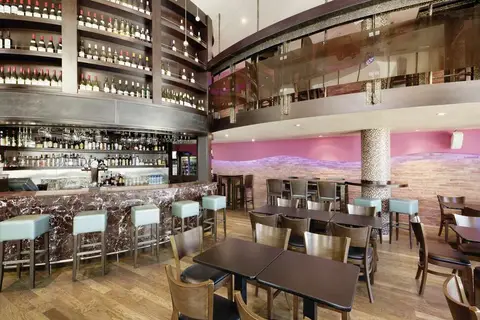 Ramada by Wyndham Downtown Abu Dhabi in الزَّاهية — foto 5