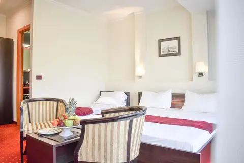 Hotel Hamburg in Општина Чаир — foto 2