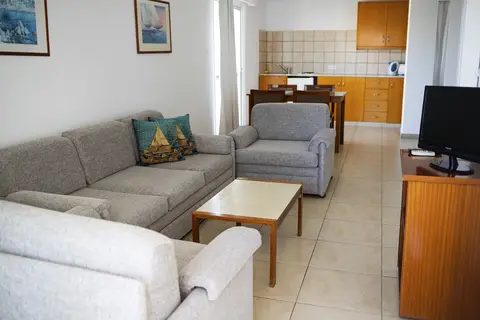 Sun Hall Beach Hotel Apts in Larnaca — foto 17