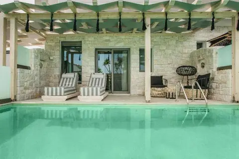 Blue Carpet Luxury Suites in Πευκοχώρι — foto 24