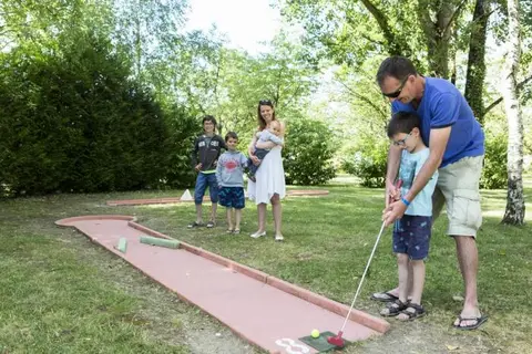 Camping Domaine De Dugny in Veuzain-sur-Loire — foto 22