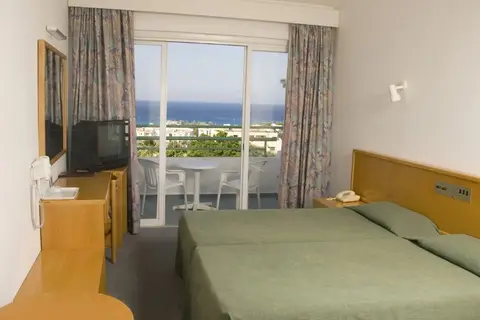 Adelais Bay in Paralimni — foto 3