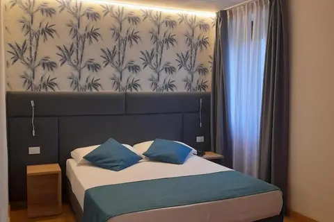 Hotel Touring Gardone Riviera in Sienna, foto 17