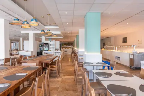 Leonardo Royal & Suites Hotel Ibiza Santa Eulalia in Santa Eulària des Riu — foto 17