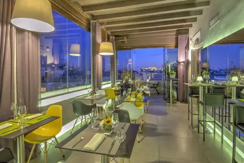 Polis Grand in Athene — foto 5