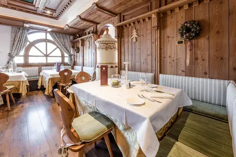 Tevini Dolomites Charming Hotel in Commezzadura — foto 7