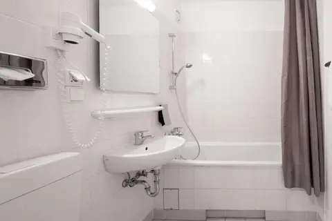 Hotel Berlin Lichtenberg in Berlijn — foto 19