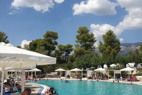 Radisson Paradise Beach Resort in Αμάρυνθος — foto 12
