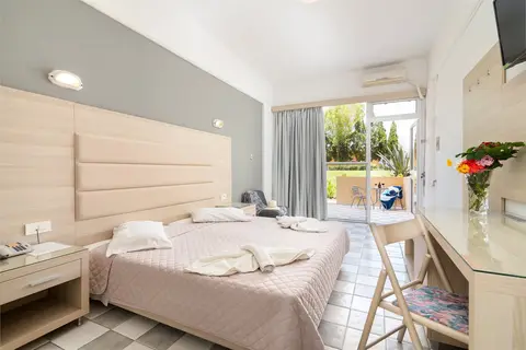 Sabina Hotel in Θεολόγος — foto 8
