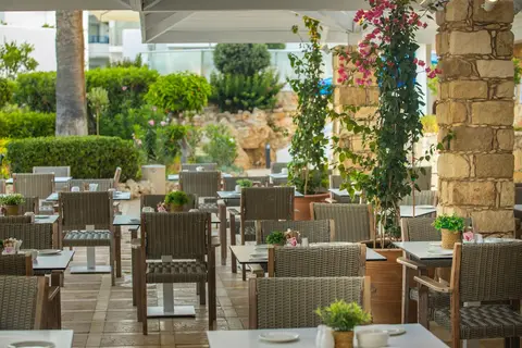 Leonardo Plaza Cypria Maris Beach Hotel & Spa in Paphos — foto 2