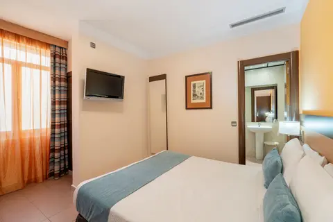 Hostal Ballesta in Madrid — foto 22