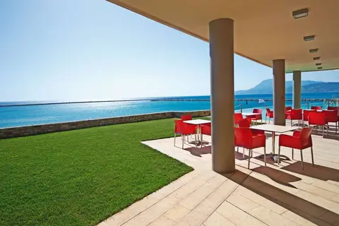 Kymi Palace in Παραλία Κύμης — foto 9