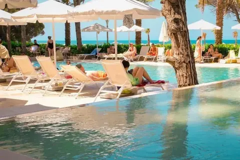 Fllad Resort & Spa in Golem, foto 10