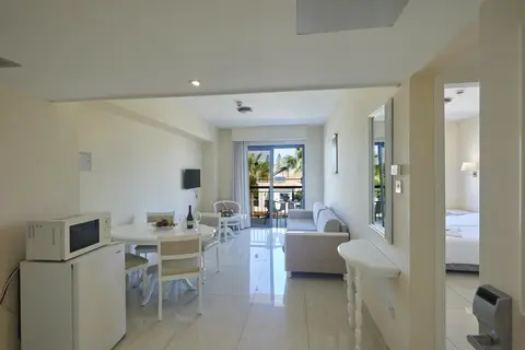 Tsokkos Gardens Apartments in Παραλίμνι — foto 8