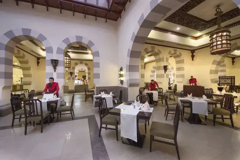 Stella Makadi Beach Resort & Spa in Andalus Restaurant — foto 19