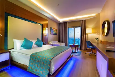 Ramada Hotel & Suites by Wyndham Kusadasi in Kusadasi — foto 2