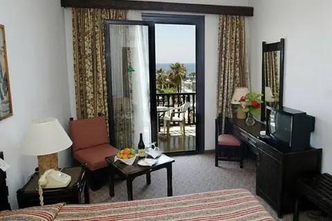 Dionysos Central Hotel in Paphos — foto 15