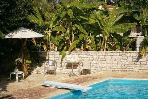 Kaiafas Lake Hotel in Ζαχάρω