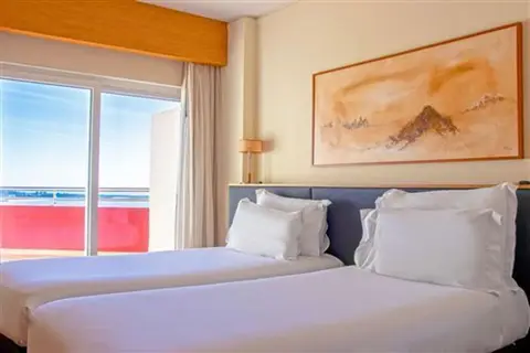 MS Aparhotel in Almada — foto 7