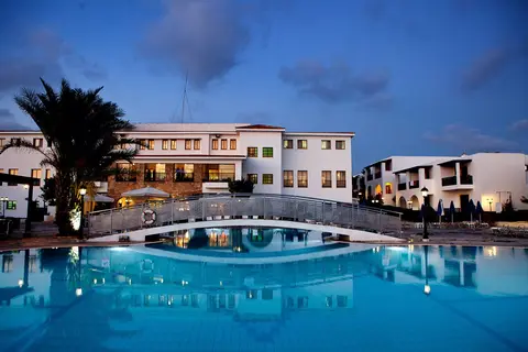 Kefalos Beach Tourist Village in Paphos — foto 11