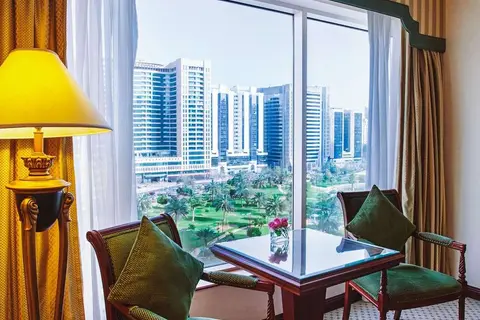 Corniche Hotel Abu Dhabi in الدَّانَةْ — foto 25
