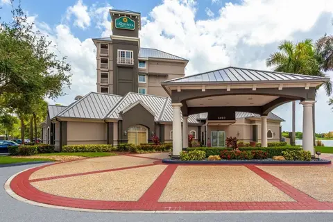 La Quinta Inn & Suites by Wyndham Ft. Lauderdale Airport in Hollywood