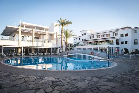 Kefalos Beach Tourist Village in Paphos — foto 26