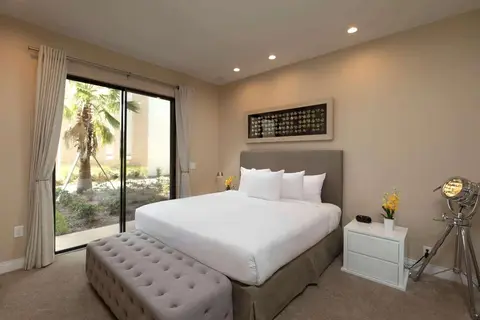 Magic Village Views Trademark Collection by W in Rockefeller Way — foto 4