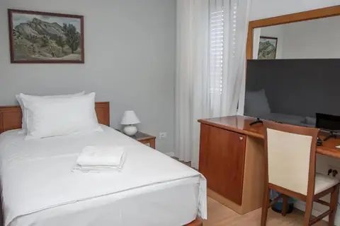 Arber Hotel in Tirana — foto 8