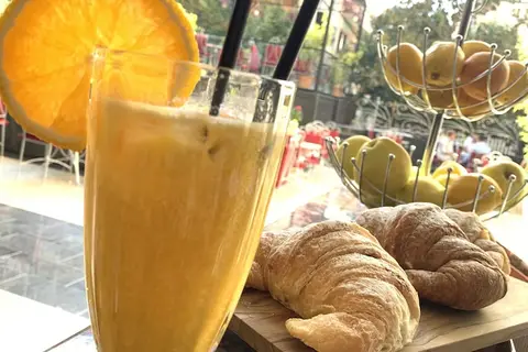 Elyse in Tirana — foto 28