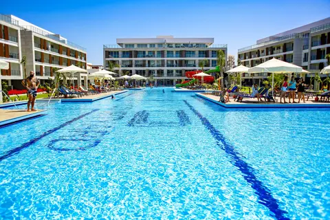 Courtyard Long Beach Holiday Resort in Trikomo — foto 12