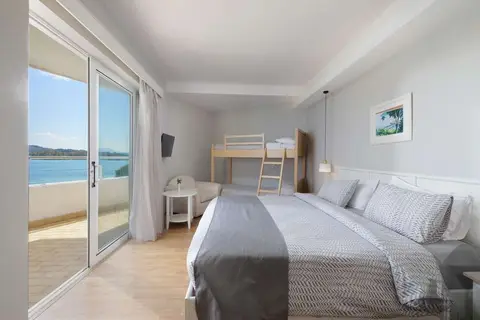 Elea Beach in Δασσιά — foto 13