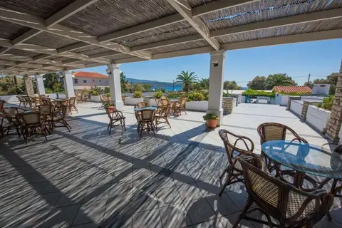 Zefiros Beach Hotel in Μυκάλη — foto 8