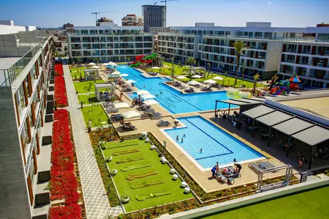 Courtyard Long Beach Holiday Resort in Trikomo — foto 11