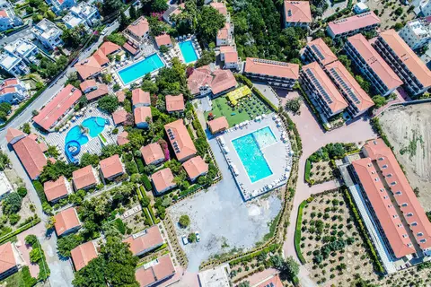 Riverside Garden Resort in Alsancak — foto 14