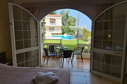 Perla Beach in Agia Marina, foto 3