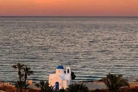 Anais Bay in Παραλίμνι — foto 21