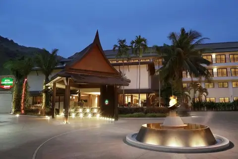 Radisson Resort and Suites Phuket in ตำบลเชิงทะเล